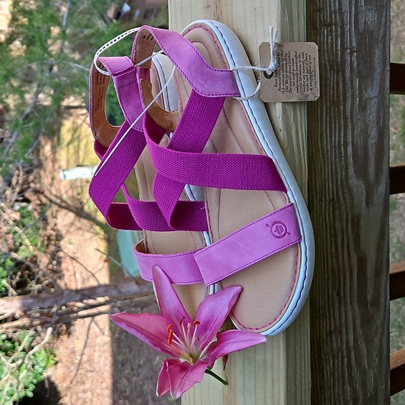 BORN HAND CRAFTED SANDALS SZ 9 NWT - Picture 2 of 5